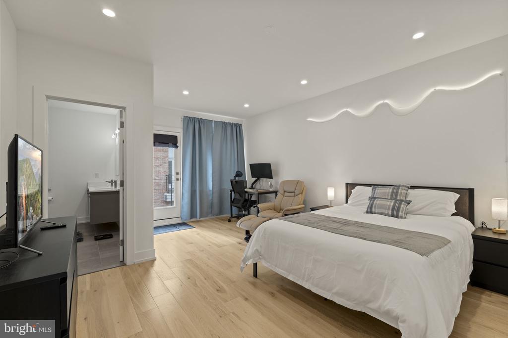 119 GREENWICH STREET Unit: 8