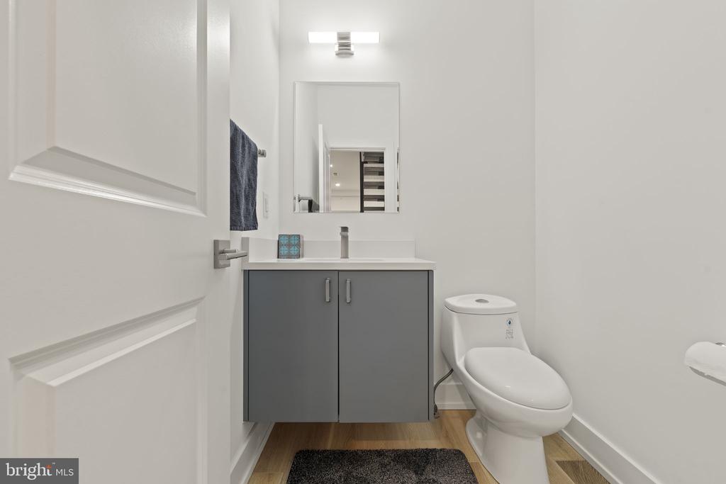 119 GREENWICH STREET Unit: 8