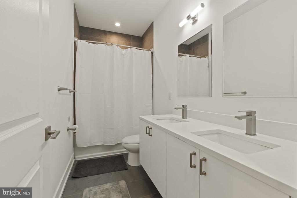 119 GREENWICH STREET Unit: 8