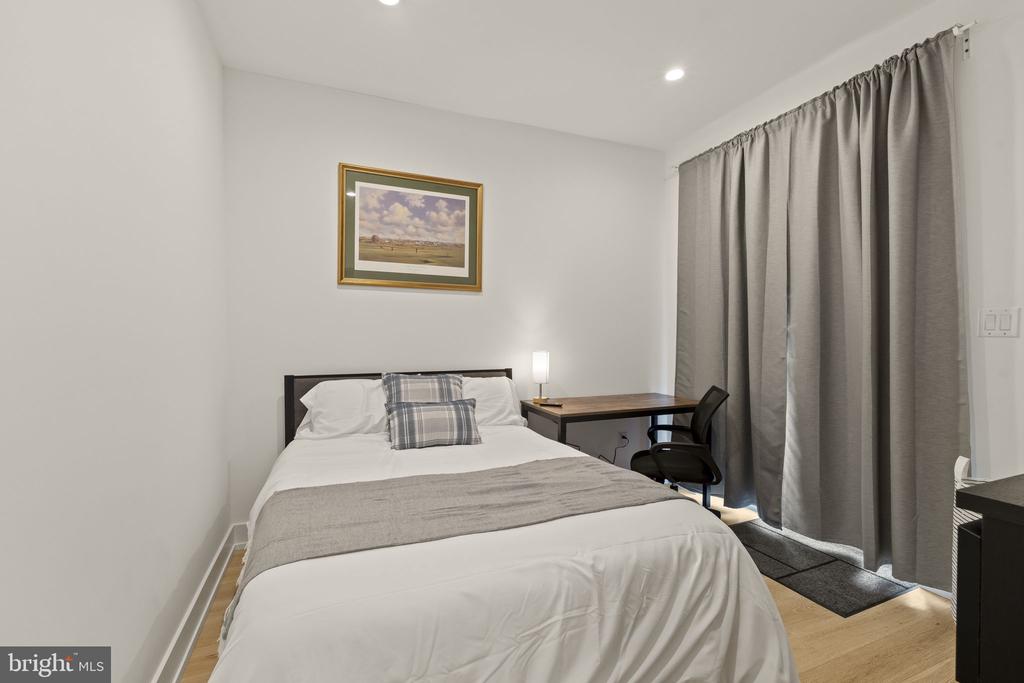 119 GREENWICH STREET Unit: 8