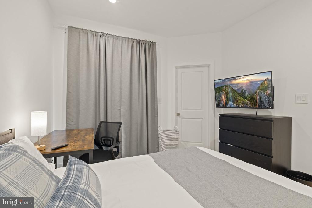 119 GREENWICH STREET Unit: 8