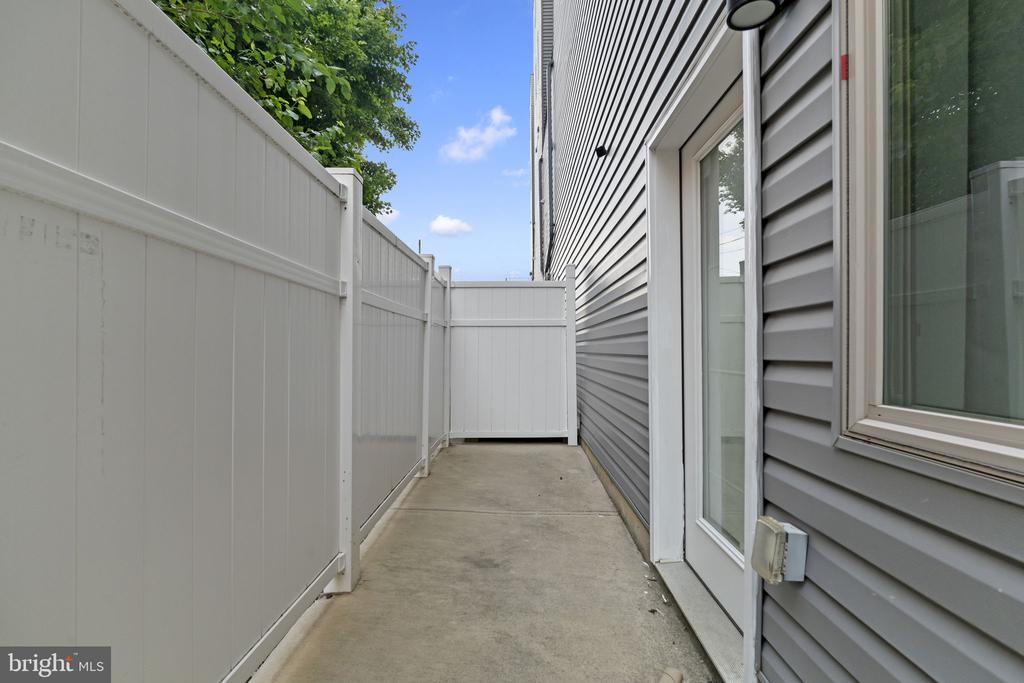 119 GREENWICH STREET Unit: 8
