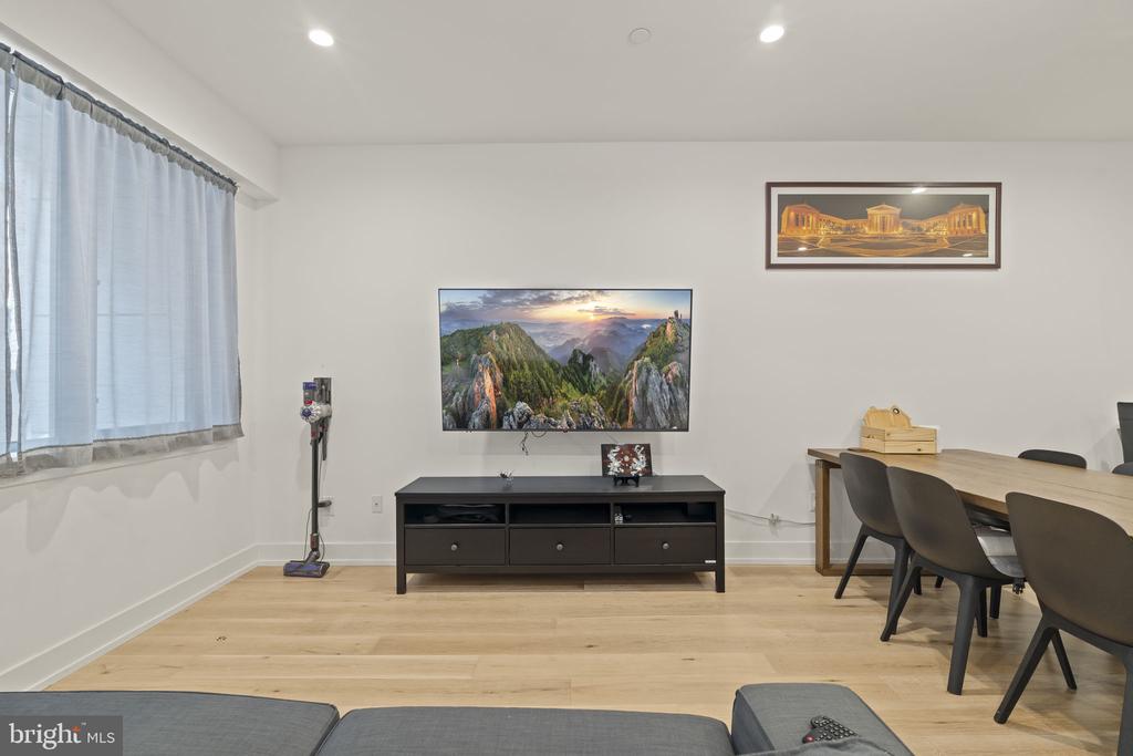 119 GREENWICH STREET Unit: 8
