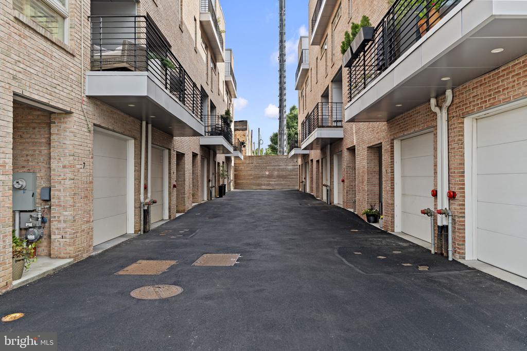 119 GREENWICH STREET Unit: 8