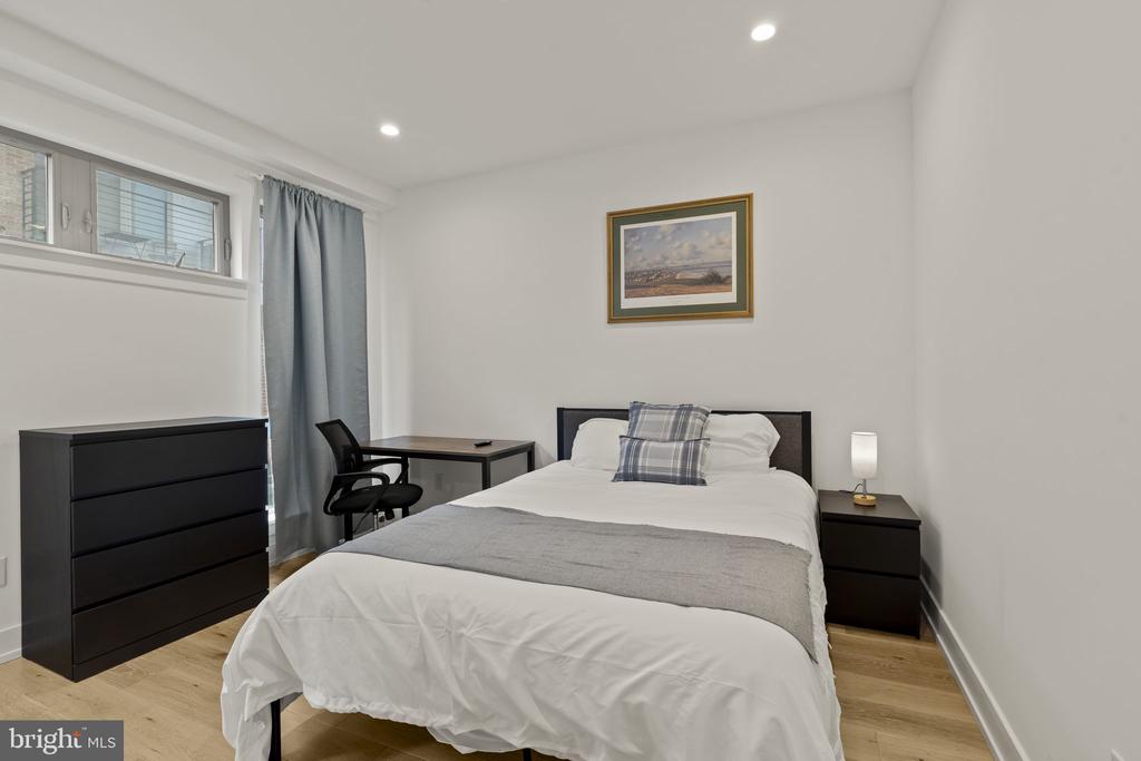 119 GREENWICH STREET Unit: 8