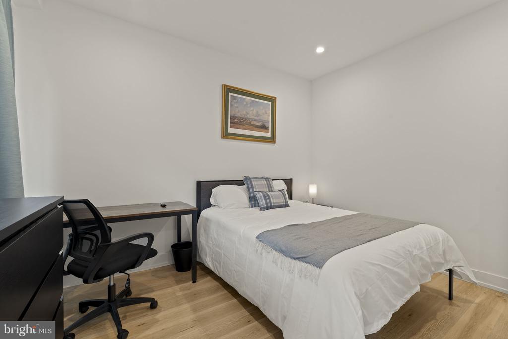 119 GREENWICH STREET Unit: 8
