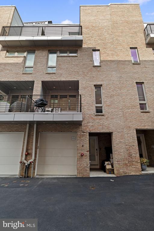 119 GREENWICH STREET Unit: 8