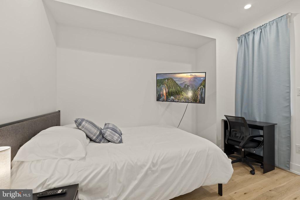 119 GREENWICH STREET Unit: 8