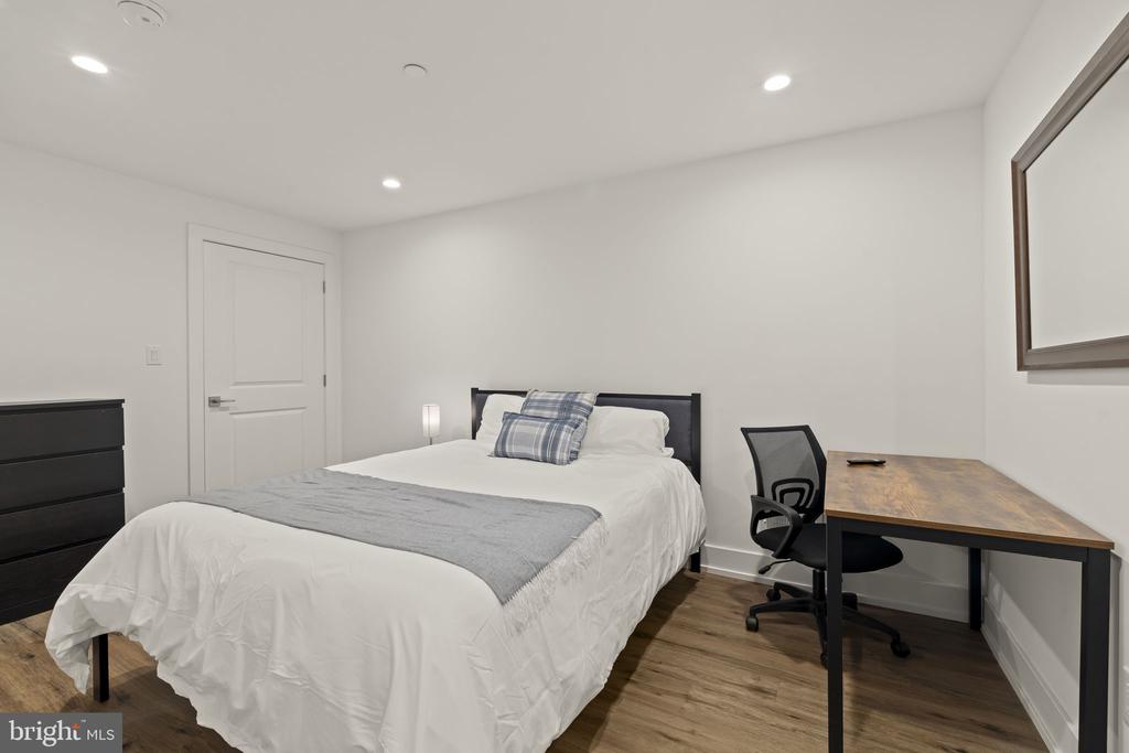 119 GREENWICH STREET Unit: 8