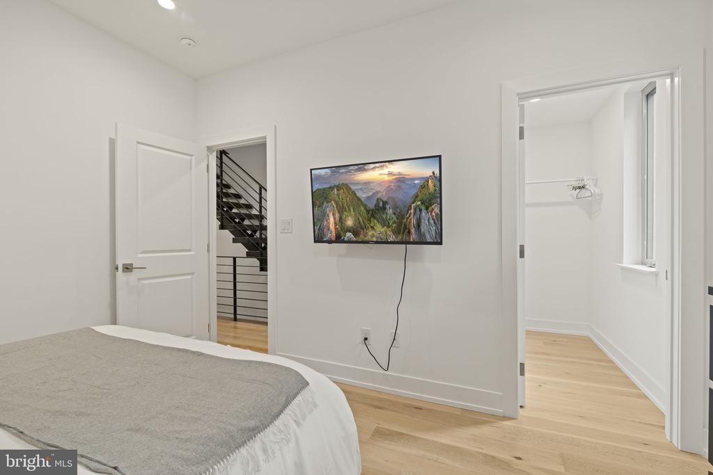 119 GREENWICH STREET Unit: 8