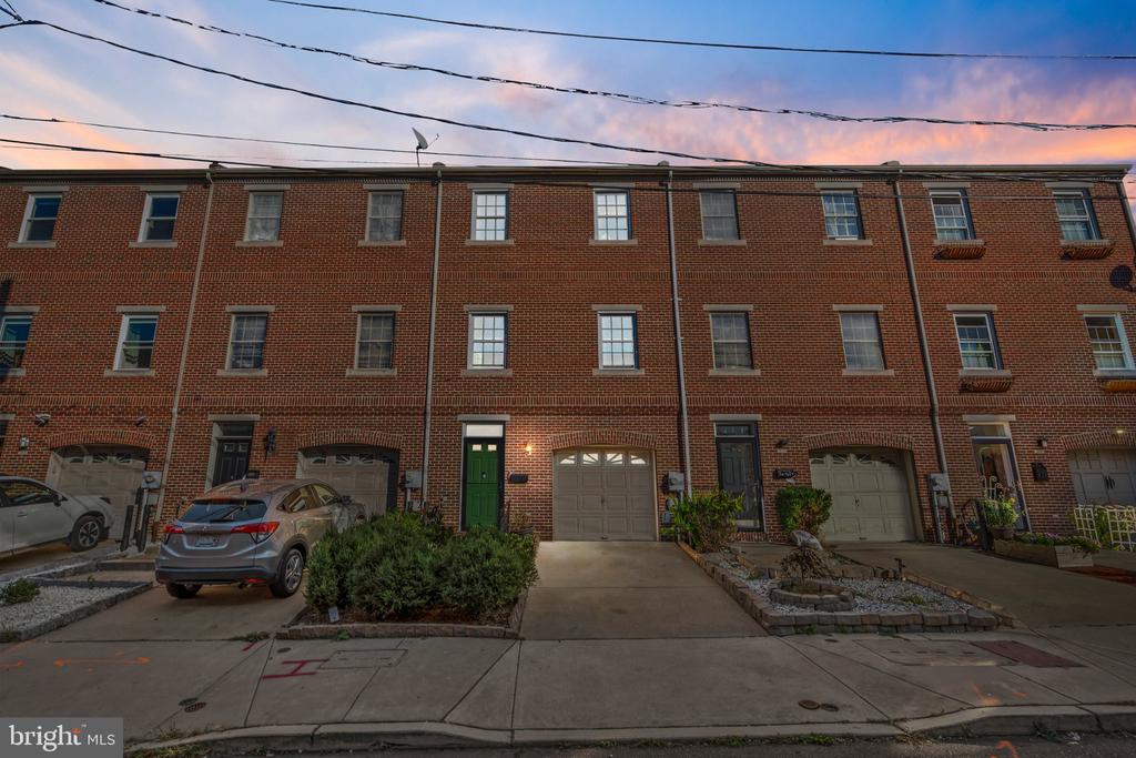 913 N HANCOCK STREET