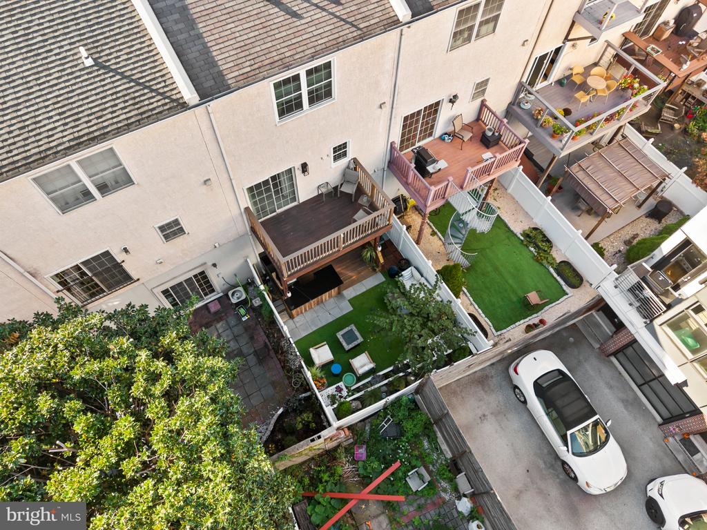 913 N HANCOCK STREET