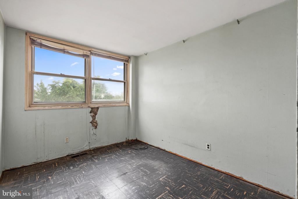 4236 LAWNSIDE ROAD