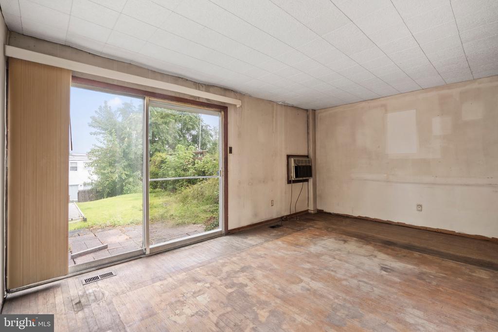 4236 LAWNSIDE ROAD