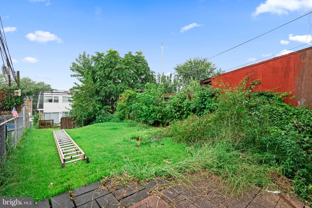 4236 LAWNSIDE ROAD