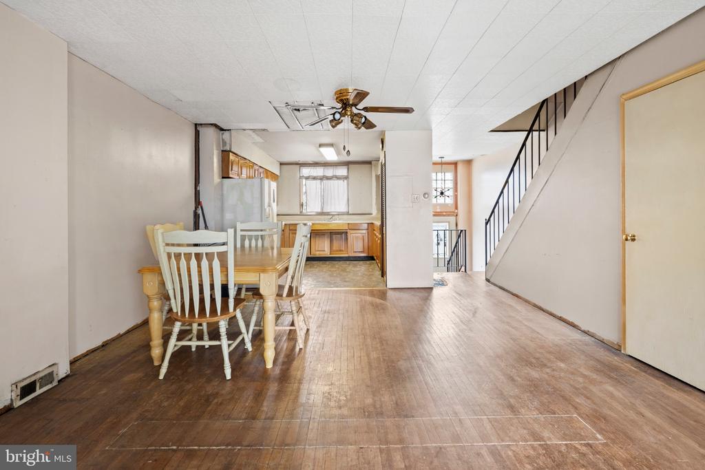 4236 LAWNSIDE ROAD