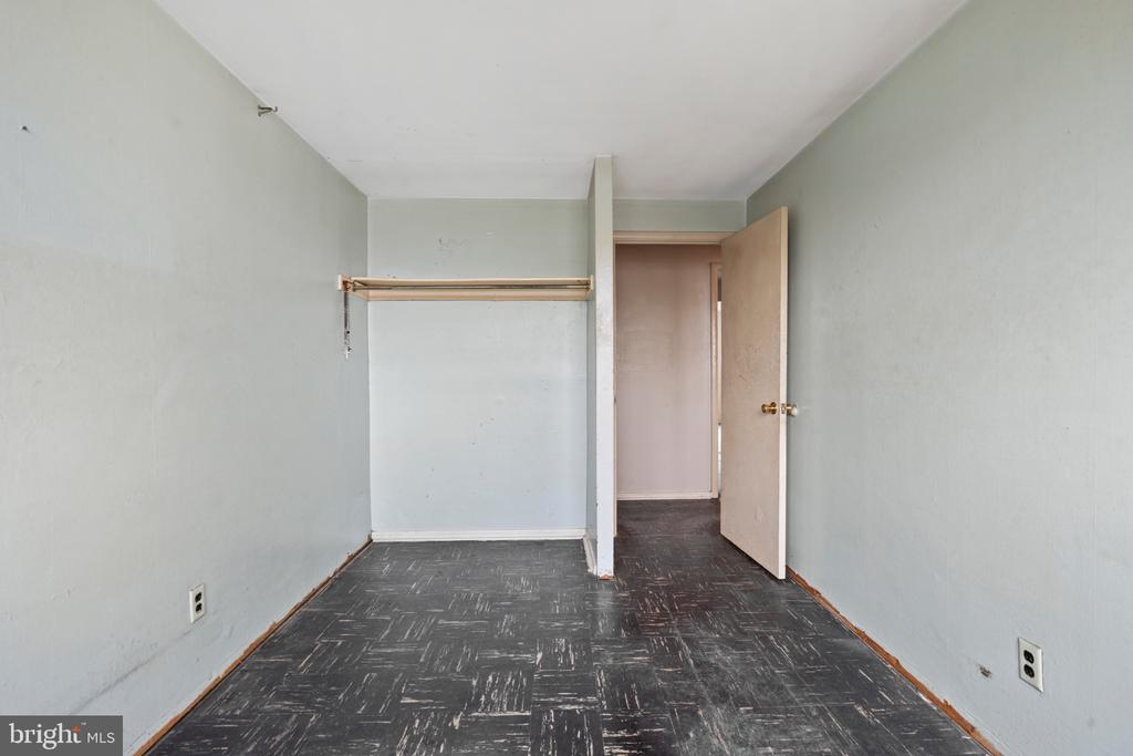 4236 LAWNSIDE ROAD