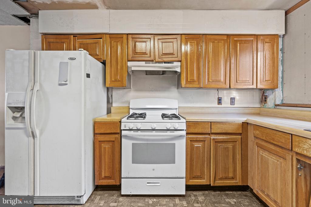 4236 LAWNSIDE ROAD