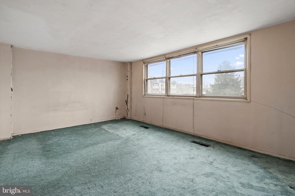 4236 LAWNSIDE ROAD