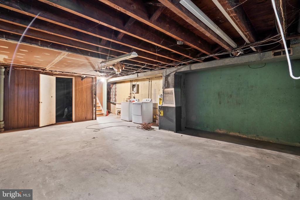 4236 LAWNSIDE ROAD