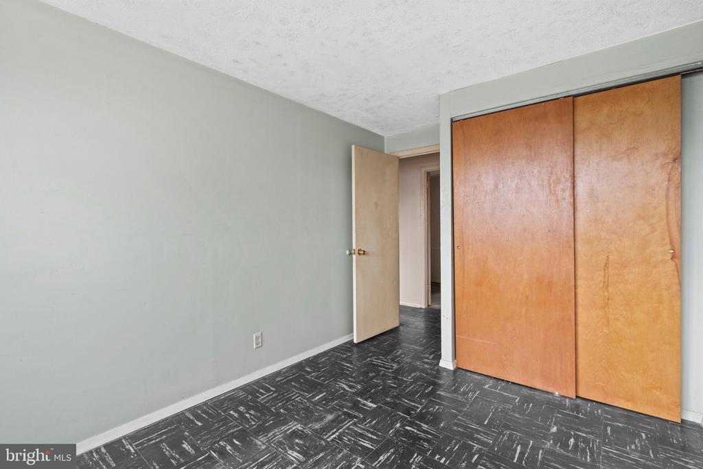 4236 LAWNSIDE ROAD