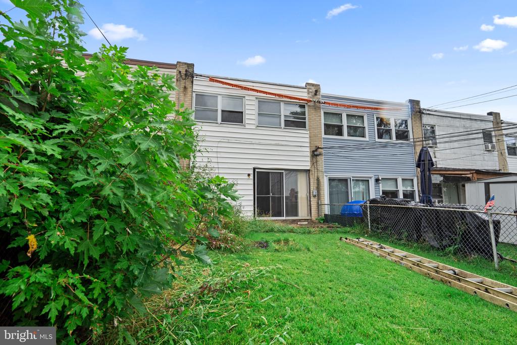4236 LAWNSIDE ROAD