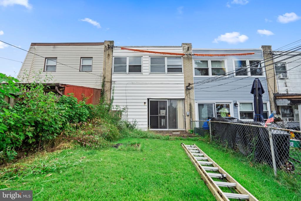 4236 LAWNSIDE ROAD