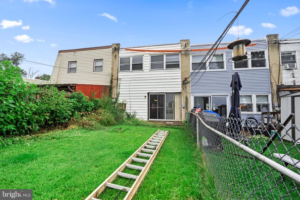 4236 LAWNSIDE ROAD