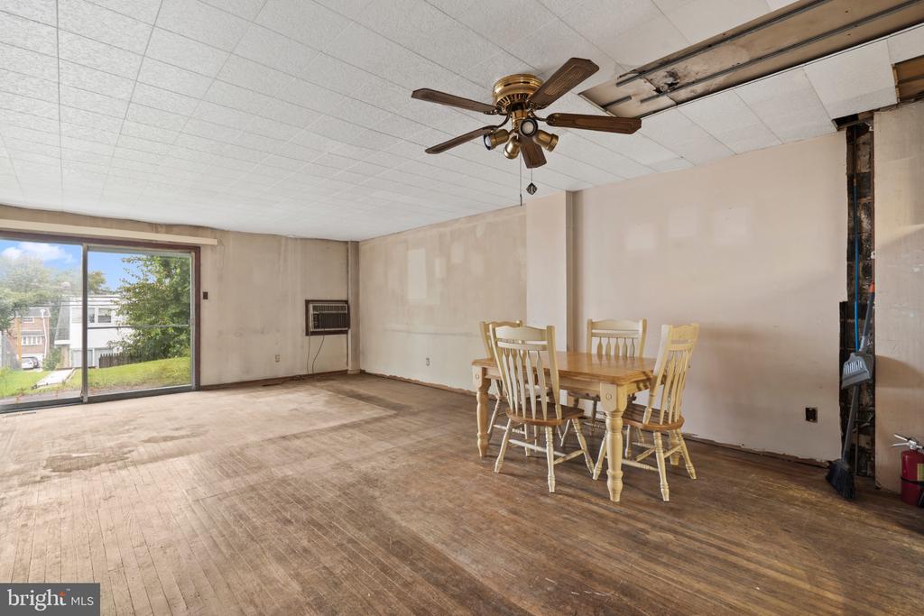 4236 LAWNSIDE ROAD