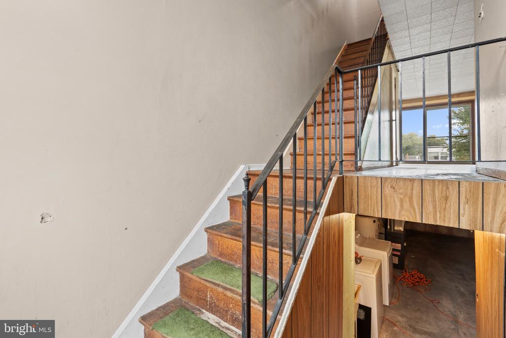4236 LAWNSIDE ROAD