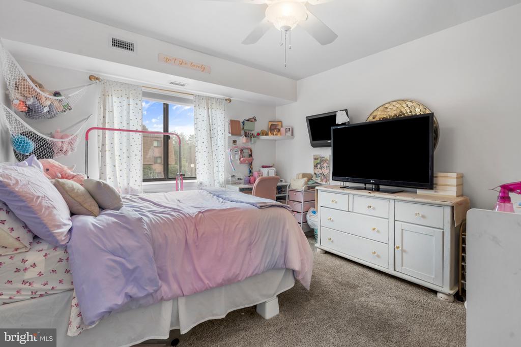 47202 DELAIRE LANDING ROAD Unit: 202