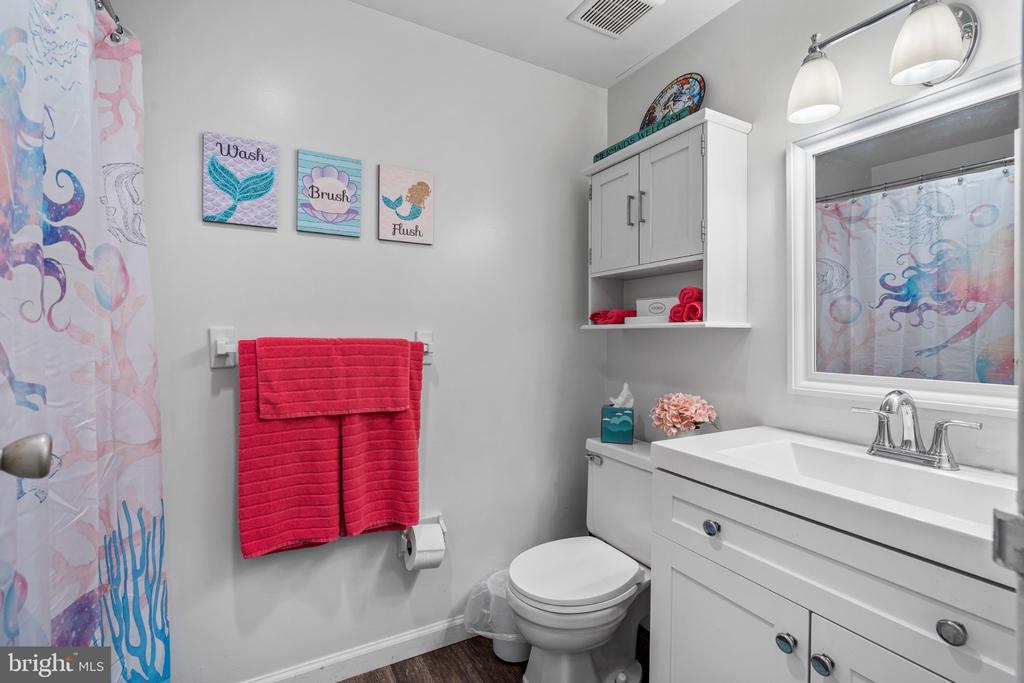 47202 DELAIRE LANDING ROAD Unit: 202