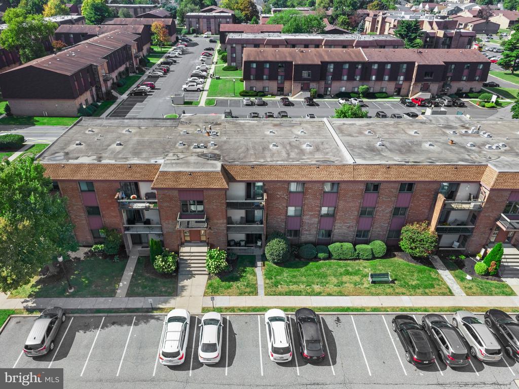 47202 DELAIRE LANDING ROAD Unit: 202