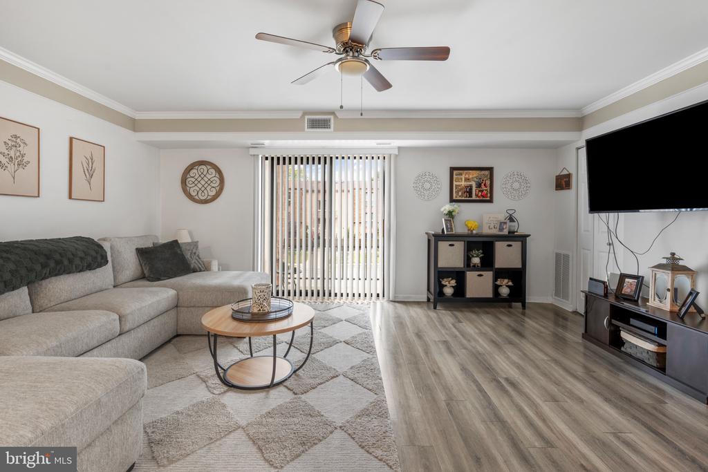 47202 DELAIRE LANDING ROAD Unit: 202
