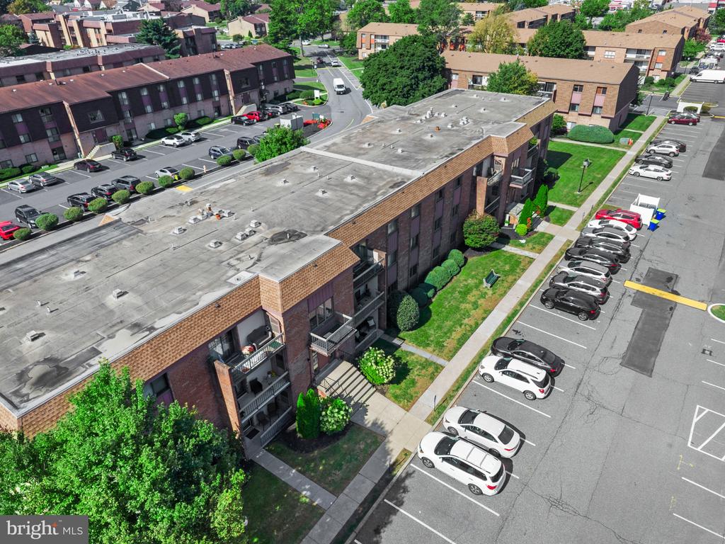 47202 DELAIRE LANDING ROAD Unit: 202