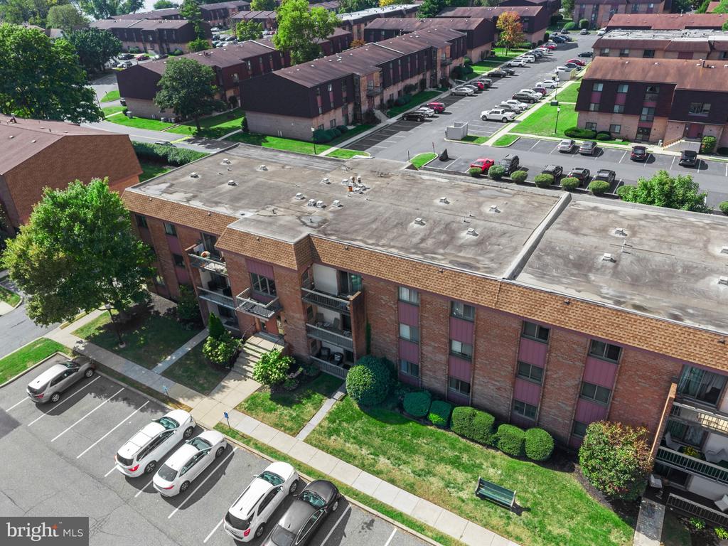 47202 DELAIRE LANDING ROAD Unit: 202