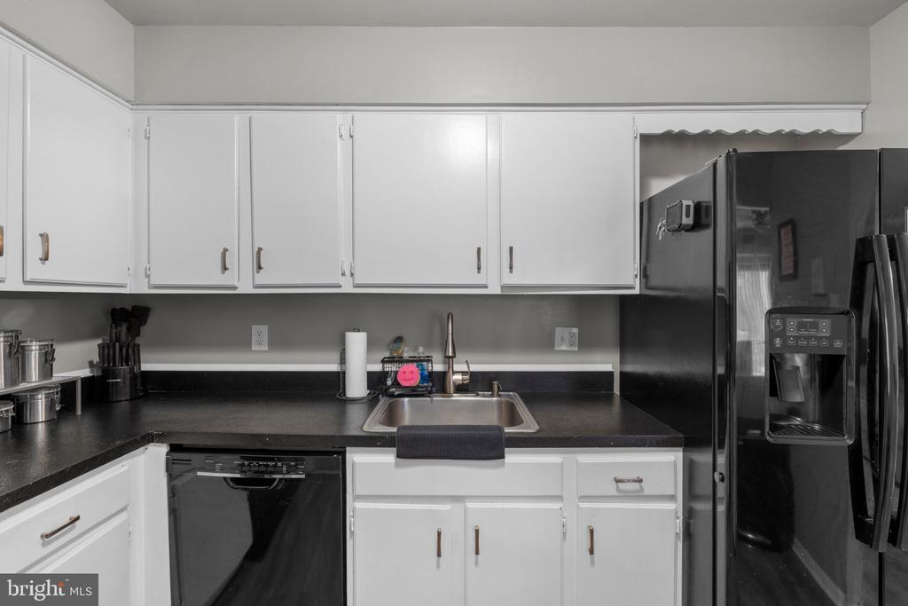 47202 DELAIRE LANDING ROAD Unit: 202