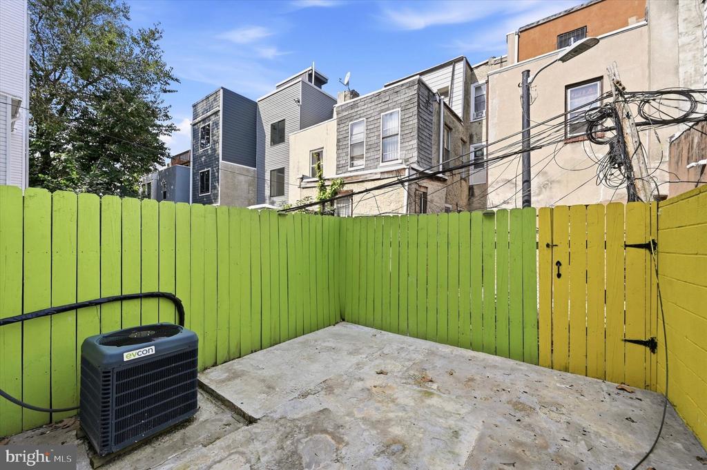 2321 GERRITT STREET