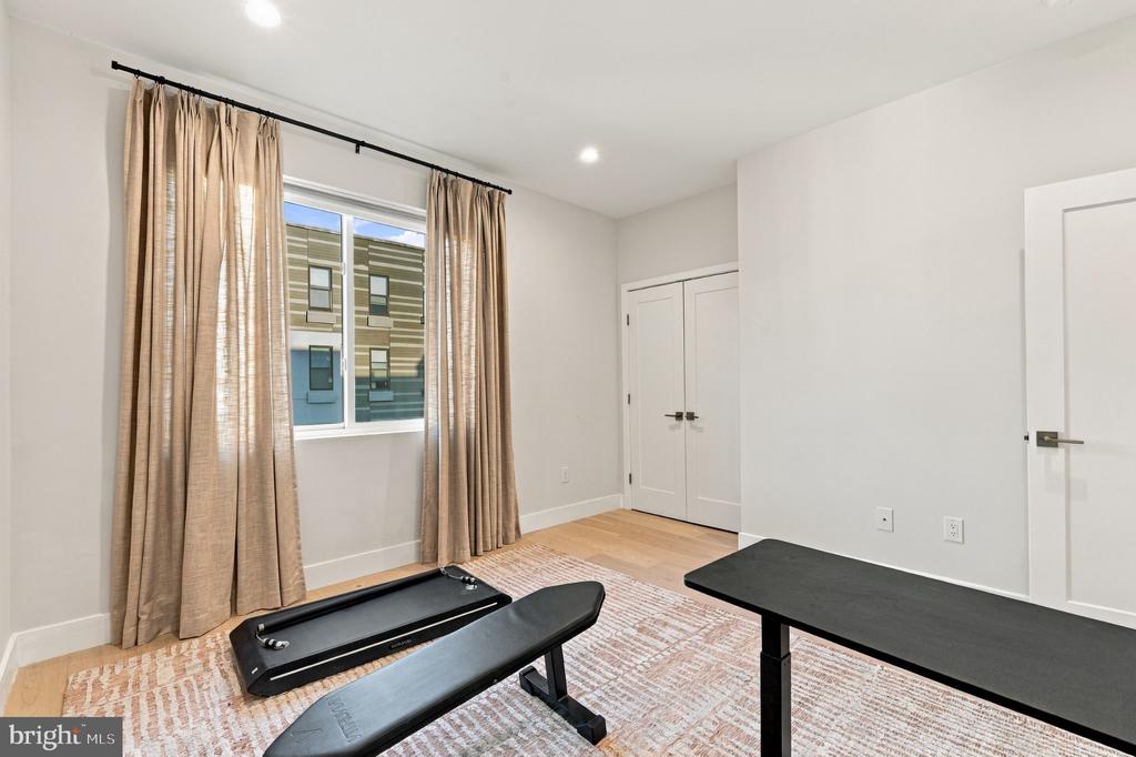 1618 GERMANTOWN AVENUE Unit: B