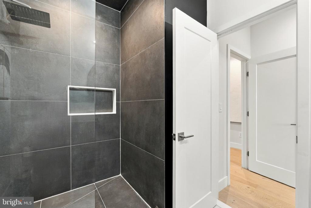 1618 GERMANTOWN AVENUE Unit: B