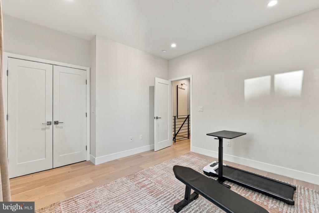 1618 GERMANTOWN AVENUE Unit: B