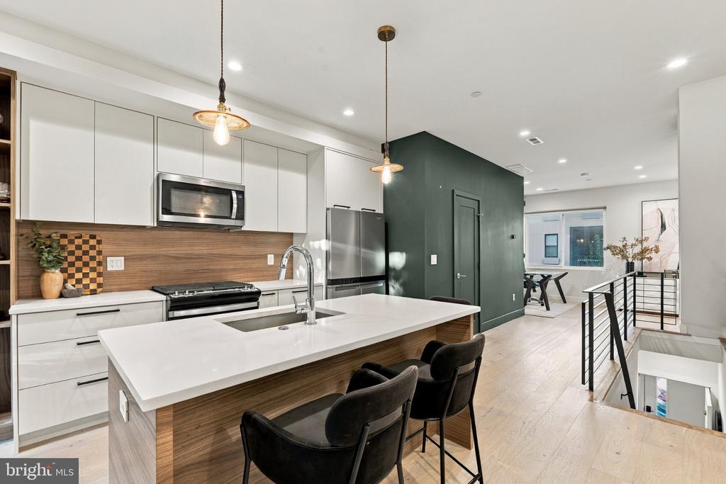 1618 GERMANTOWN AVENUE Unit: B