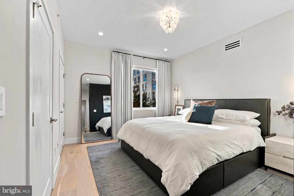 1618 GERMANTOWN AVENUE Unit: B