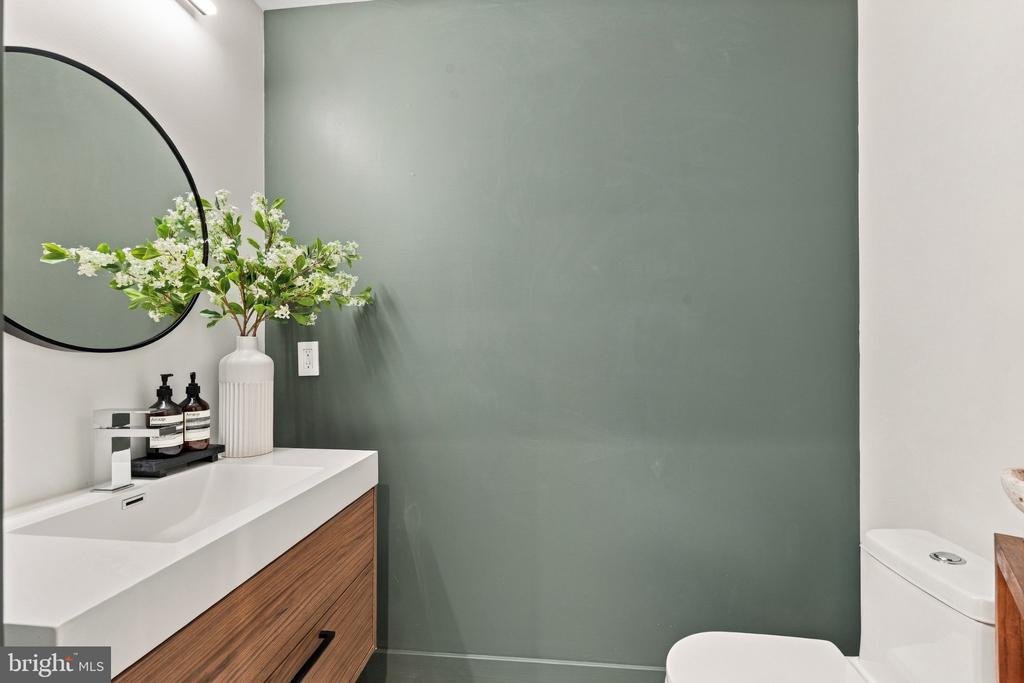1618 GERMANTOWN AVENUE Unit: B