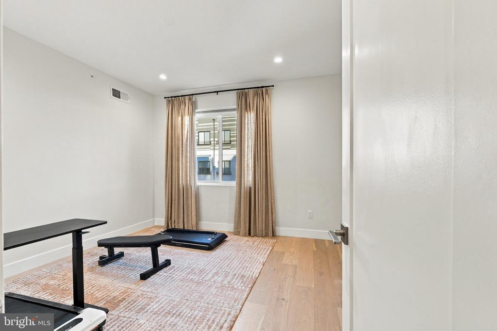 1618 GERMANTOWN AVENUE Unit: B