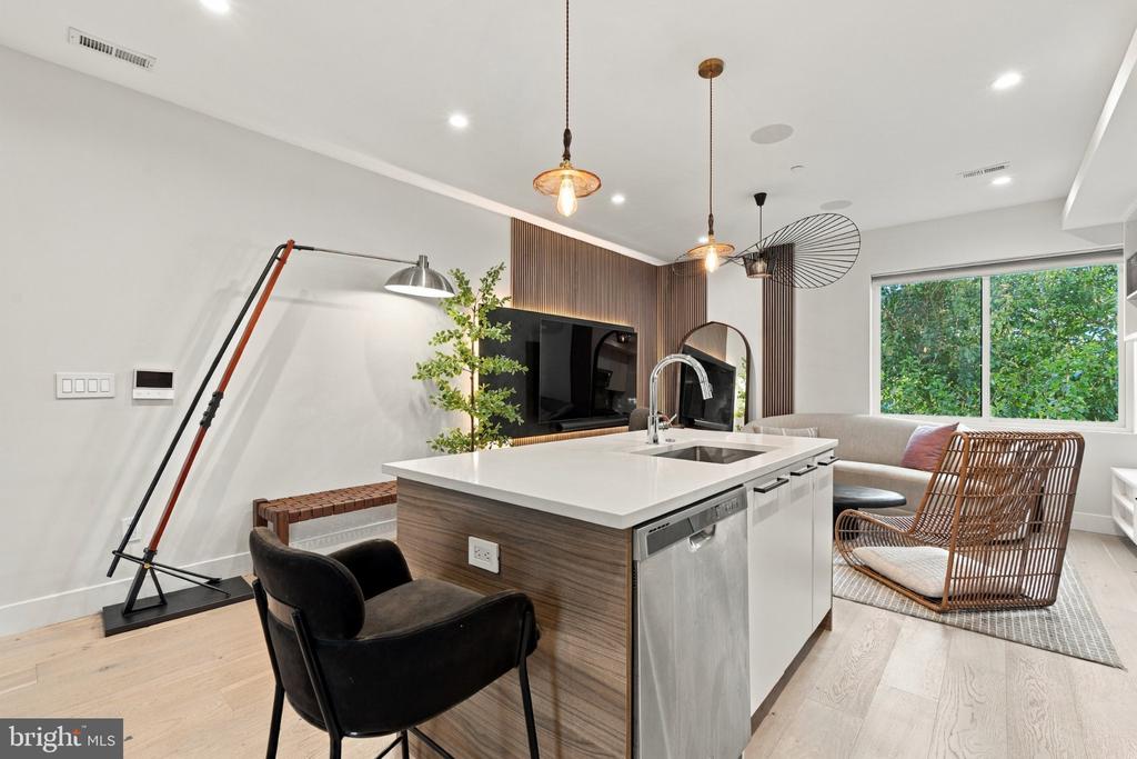 1618 GERMANTOWN AVENUE Unit: B
