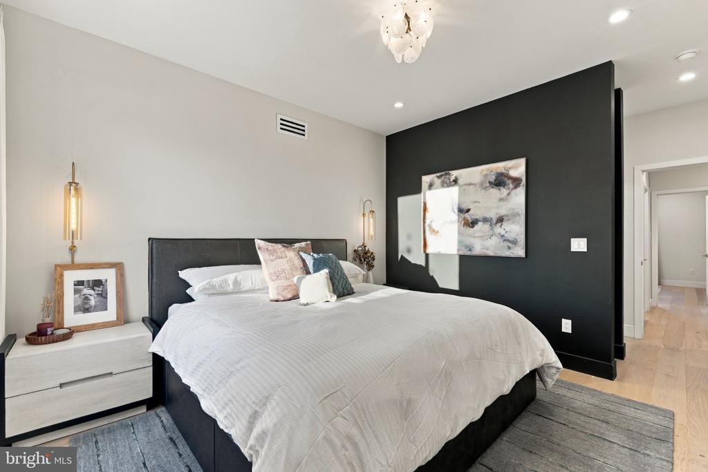 1618 GERMANTOWN AVENUE Unit: B