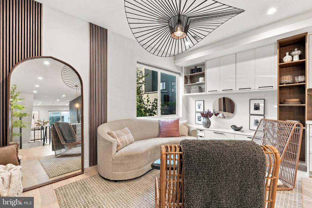 1618 GERMANTOWN AVENUE Unit: B