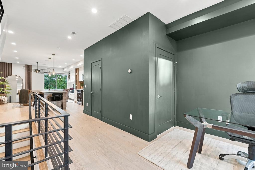 1618 GERMANTOWN AVENUE Unit: B