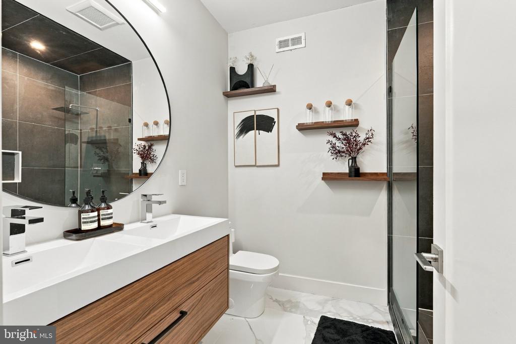 1618 GERMANTOWN AVENUE Unit: B